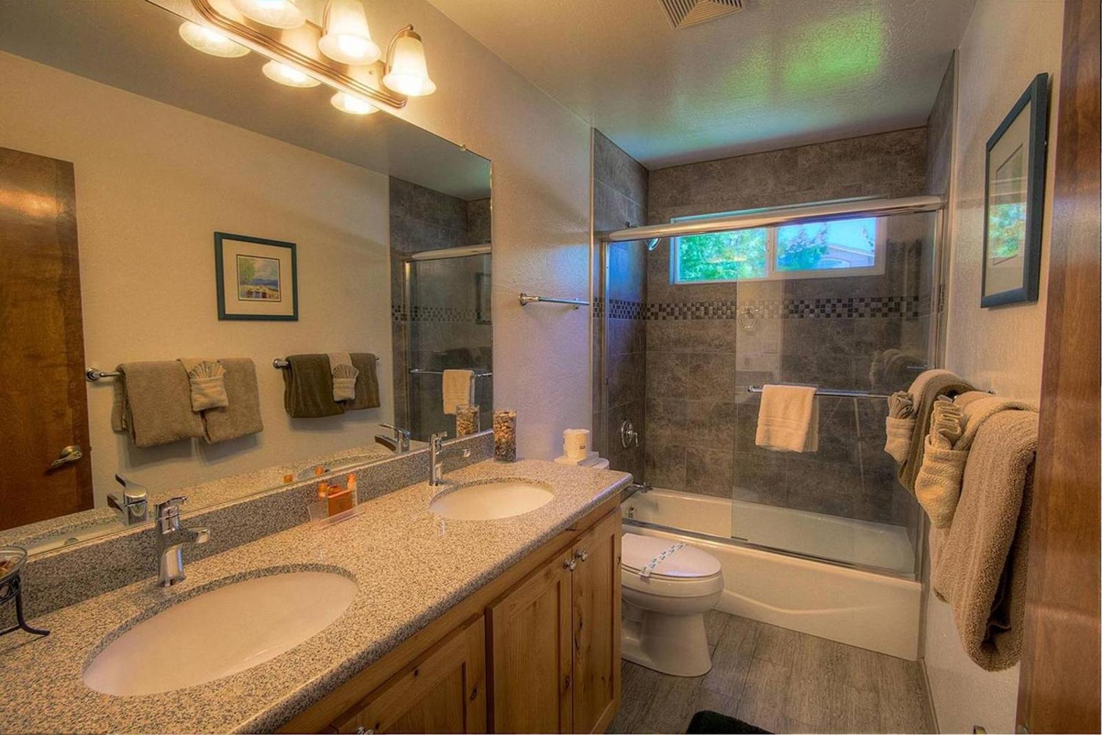 Rock Water Cove by Lake Tahoe Accommodations Main image 2