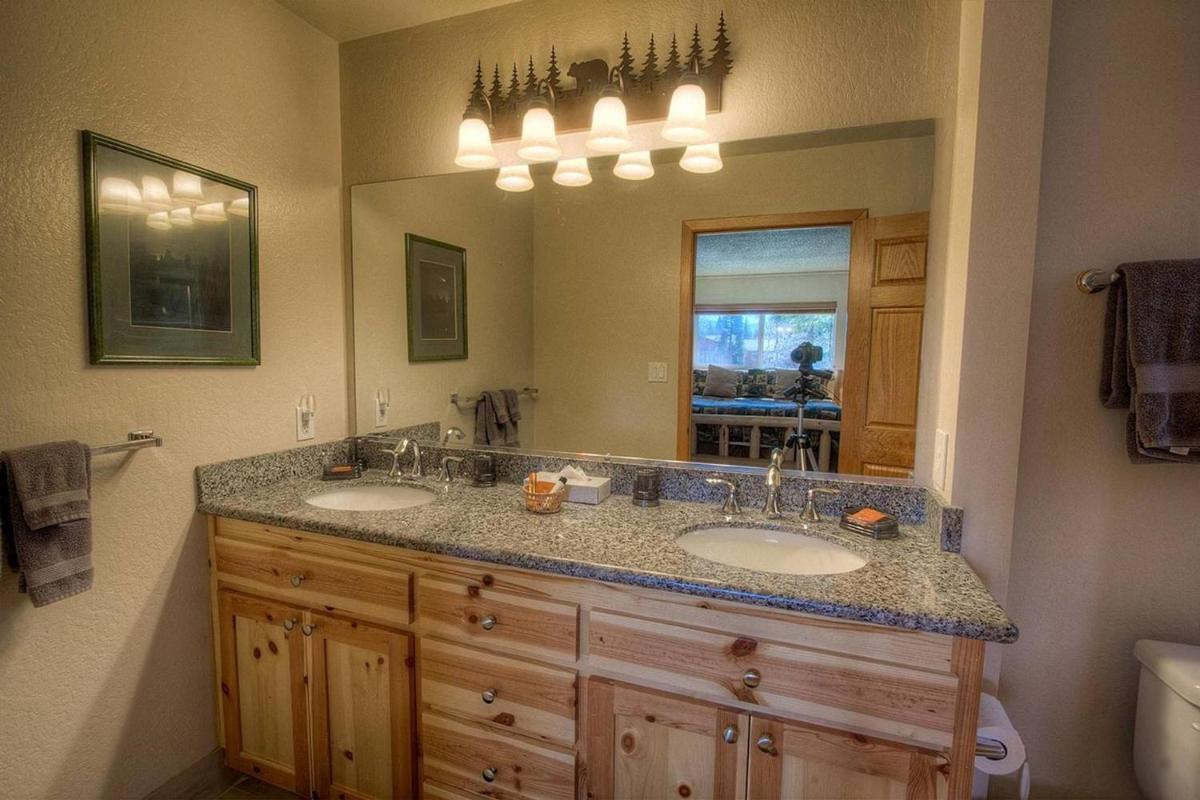 Popular attractions Area Nearby Property